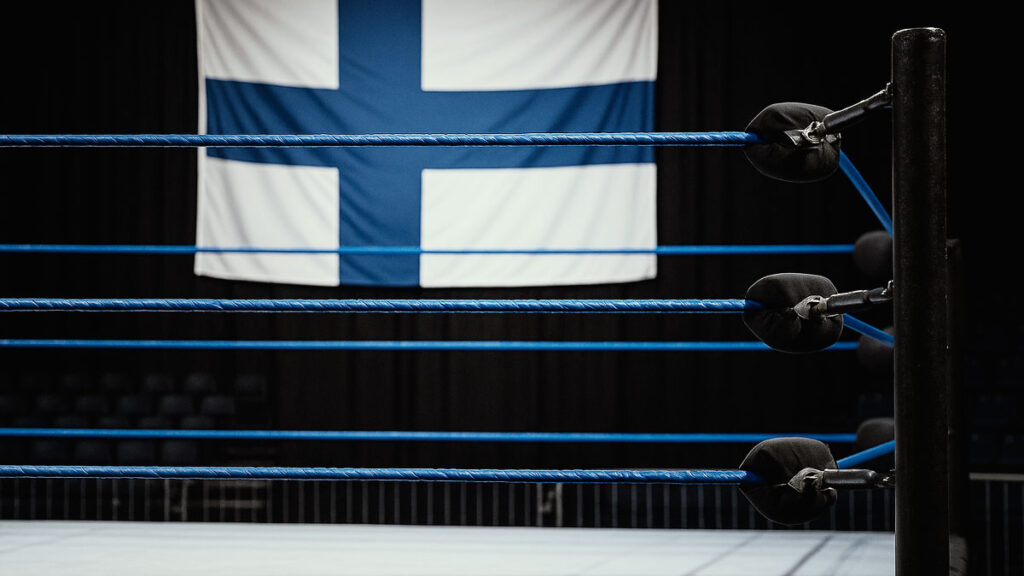 Suomalaiset showpainijat koottuna yhdelle sivulle. Suomalaisten showpainijoiden koulutus alkoi Suomessa vuonna 2003. Suomalainen showpainija ei enää ole kummallisuus kotimaisen kulttuurin kentällä.
