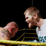 Miika Forsström ja kulmamies. SuperSLAM II Korso, Vantaa, 21. helmikuu 2025. Suomalainen showpainitapahtuma, järjestäjänä SLAM! Wrestling Finland. Showpaini Helsinki Vantaa Espoo. Kansainvälisen tason ammattipaini tapahtuma Suomessa.