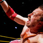 StarBuck pinteessä. SuperSLAM II Korso, Vantaa, 21. helmikuu 2025. Suomalainen showpainitapahtuma, järjestäjänä SLAM! Wrestling Finland. Showpaini Helsinki Vantaa Espoo. Kansainvälisen tason ammattipaini tapahtuma Suomessa.