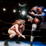 Ruotsin showpainin naistähti Aliss Ink ottelussaan puolalaista Diana Strongia vastaan.