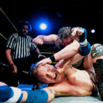 Suomen Miika Forsström kokemassa tukalia tilanteita Stockholm SLAM! showpainitapahtumassa.