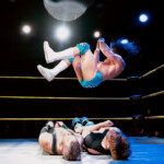 The Beast From The East - Dmitry hyppäämässä Jack Moodyn ja Dylan Brodan päälle.